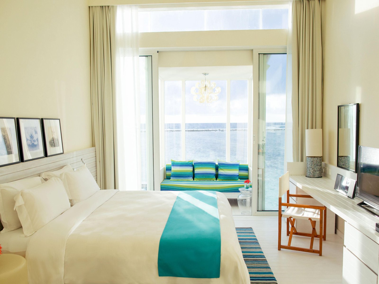 holiday-inn-resort-south-male-atoll-5771347984-4x3