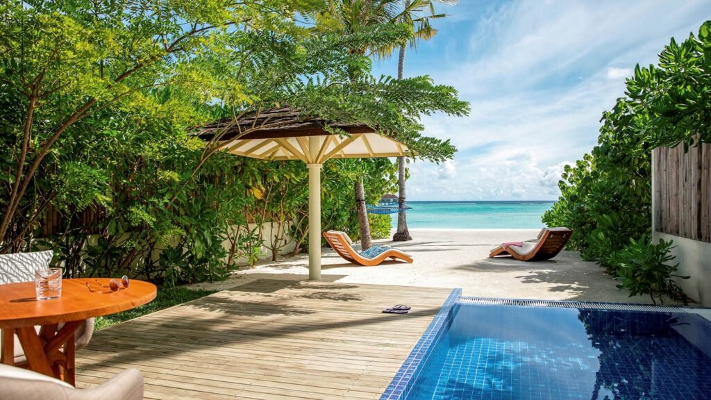 tb_olhuveliromance_mle_ac_1484578_romantic_beach_villa_with_pool_vim1_garden