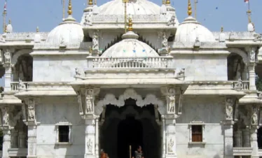 Kashi Ayodhya spiritual yatra with GoParyatak covering Kashi Vishwanath Temple and Ayodhya Ram Mandir.